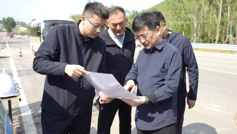 周建国带队调研港九路建设及临空经济区公交线路保障情况